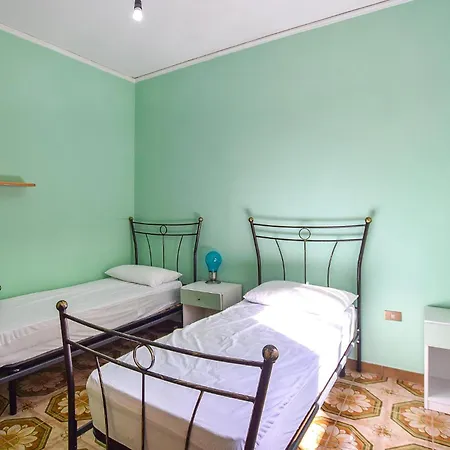 2 Bedroom Pet Friendly In Apartment *